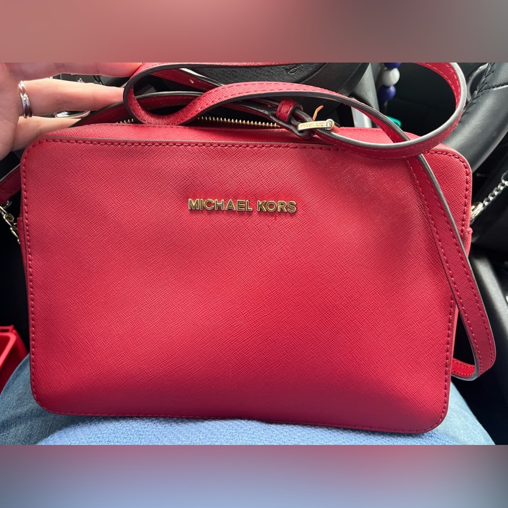 Michael kors crossbody purse.